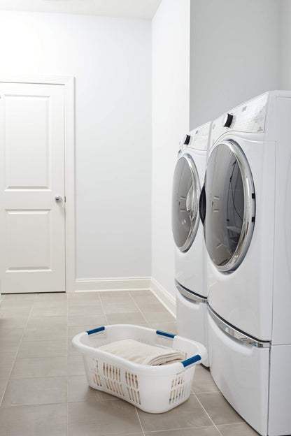 Rubbermaid Laundry Basket, XL Hip-Hugger Basket, 2.1-Bushel, White, Laundry, Storage/Bathroom/Bedroom/Home Closet