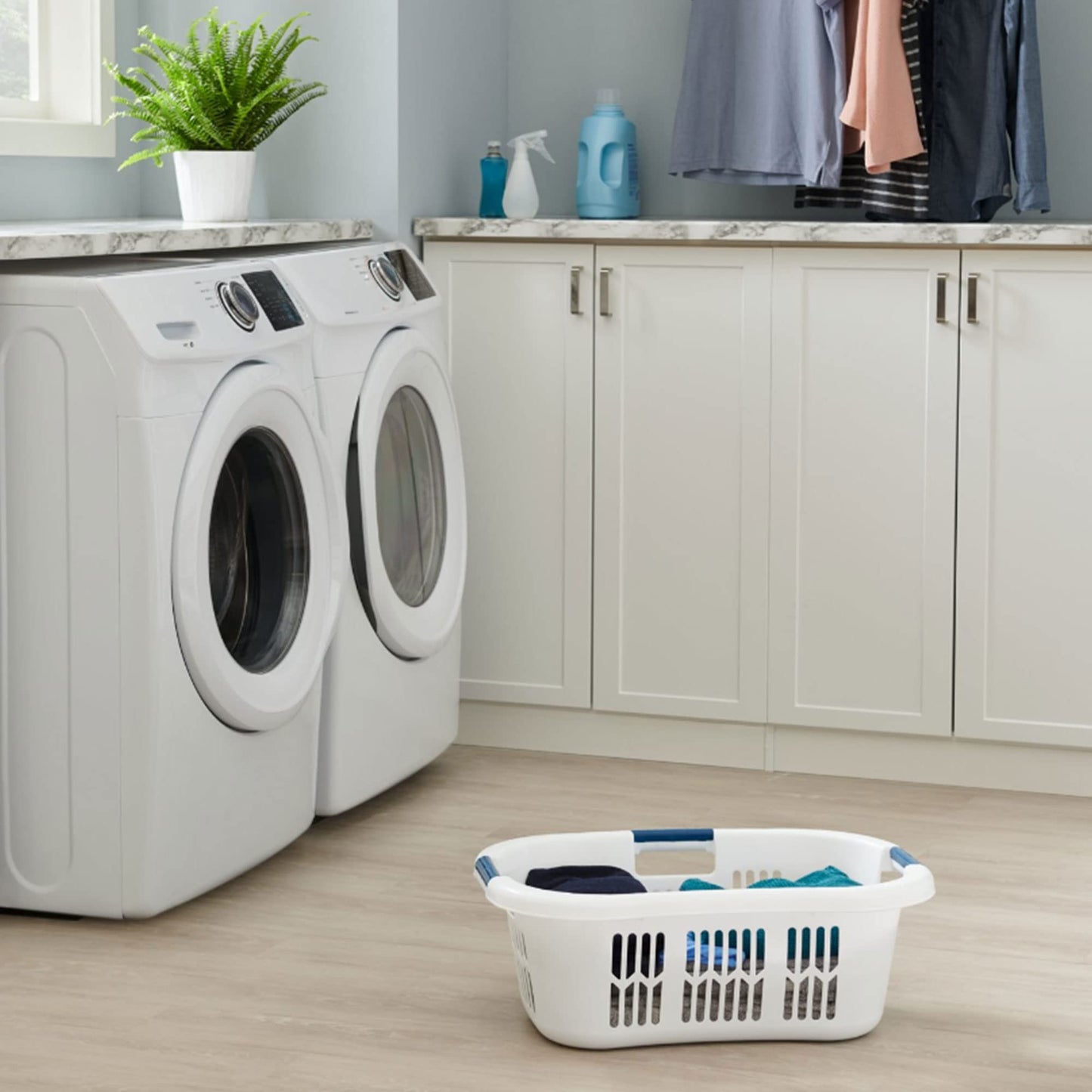 Rubbermaid Laundry Basket, XL Hip-Hugger Basket, 2.1-Bushel, White, Laundry, Storage/Bathroom/Bedroom/Home Closet
